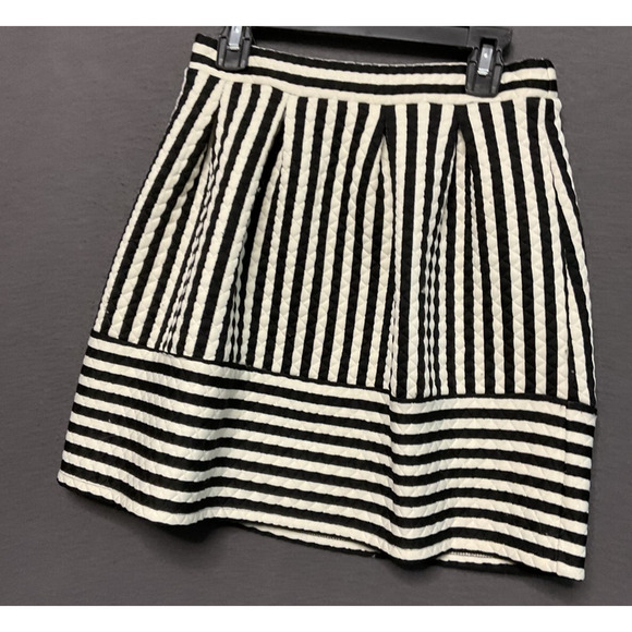 Xhilaration XS black & white/cream color striped mini skirt pull-on stretch - Picture 1 of 7